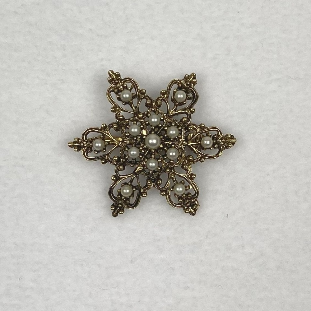 Vintage Gold Tone Filigree Faux Pearl Starburst Snowflake Brooch Pin Ornate 1.5"
